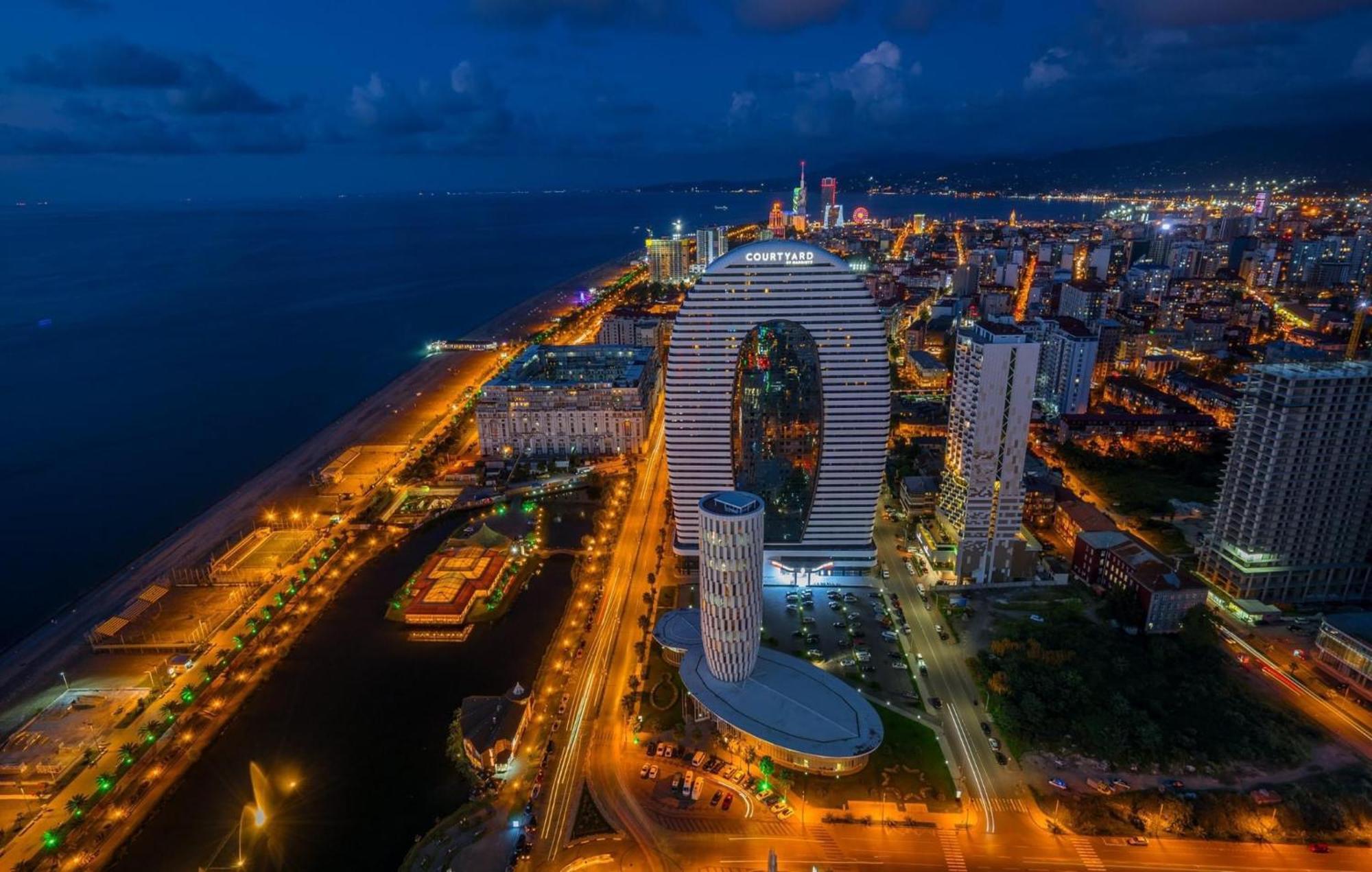 Alliance Palace Aparthotel By Marriott Батуми Екстериор снимка
