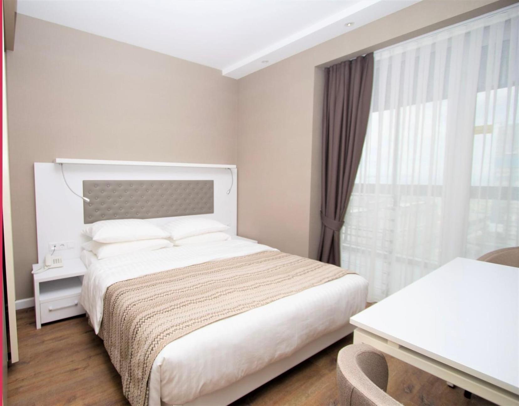 Alliance Palace Aparthotel By Marriott Батуми Екстериор снимка