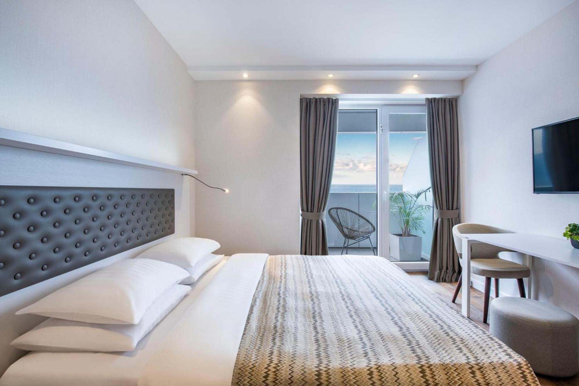 Alliance Palace Aparthotel By Marriott Батуми Екстериор снимка