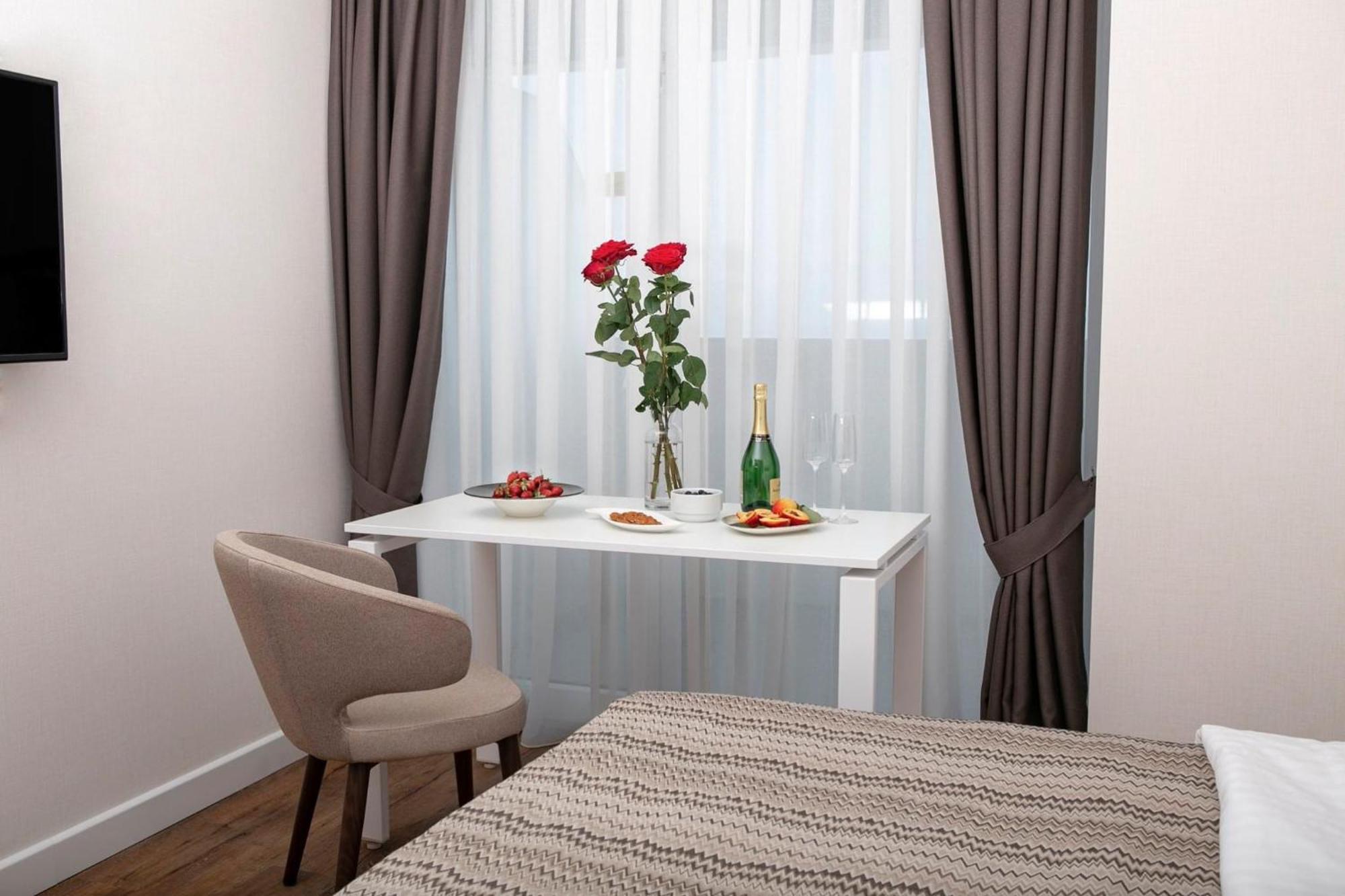 Alliance Palace Aparthotel By Marriott Батуми Екстериор снимка