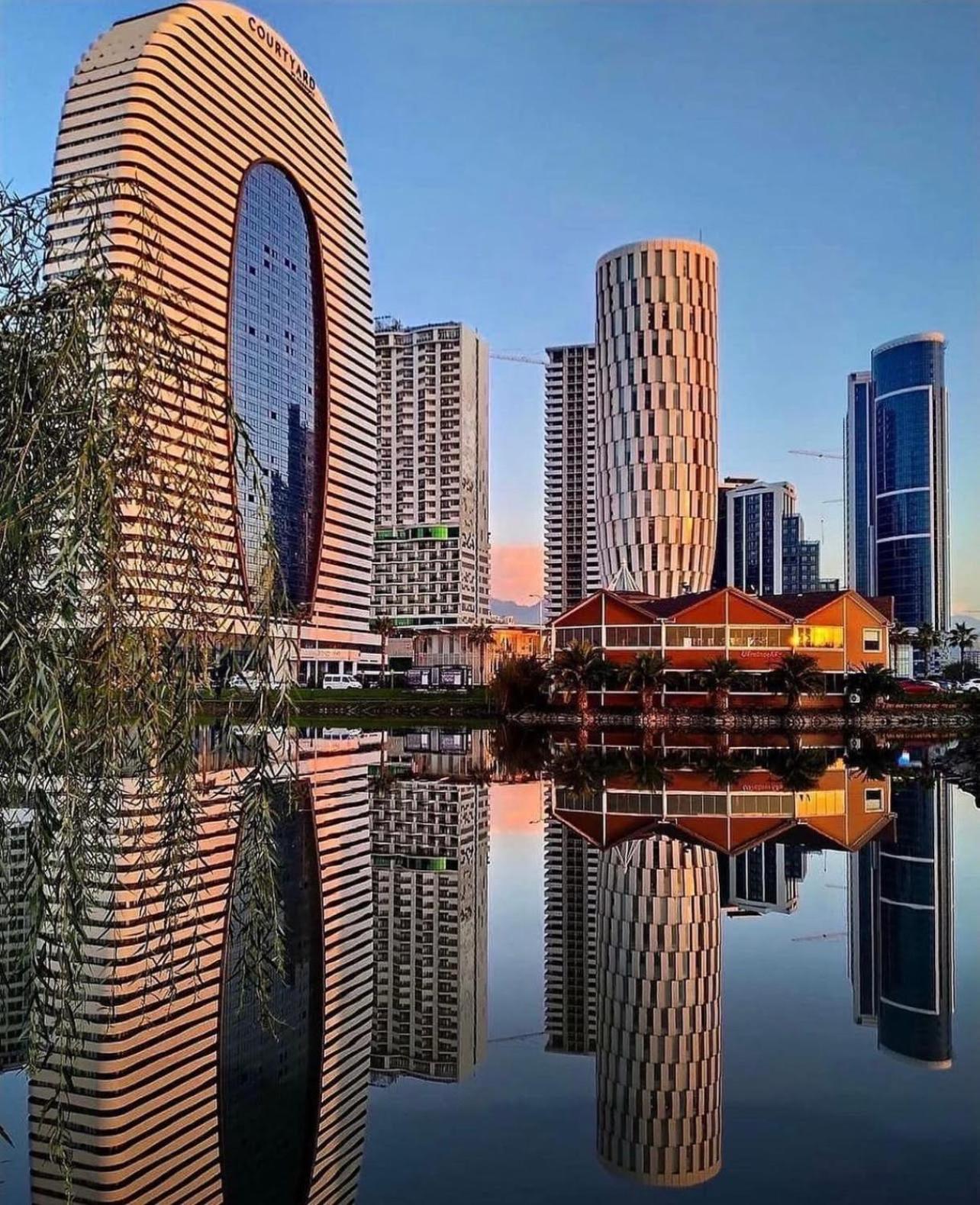 Alliance Palace Aparthotel By Marriott Батуми Екстериор снимка