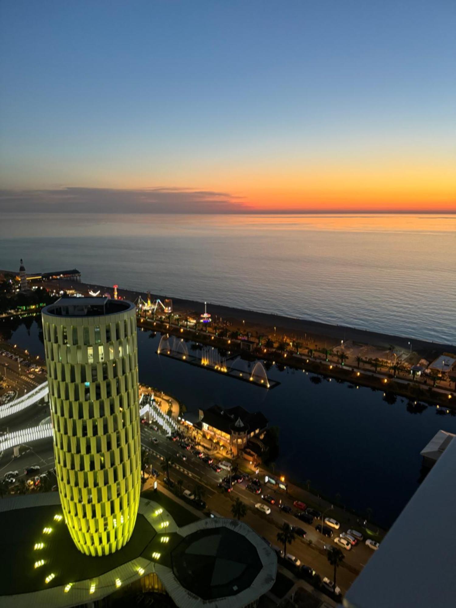 Alliance Palace Aparthotel By Marriott Батуми Екстериор снимка